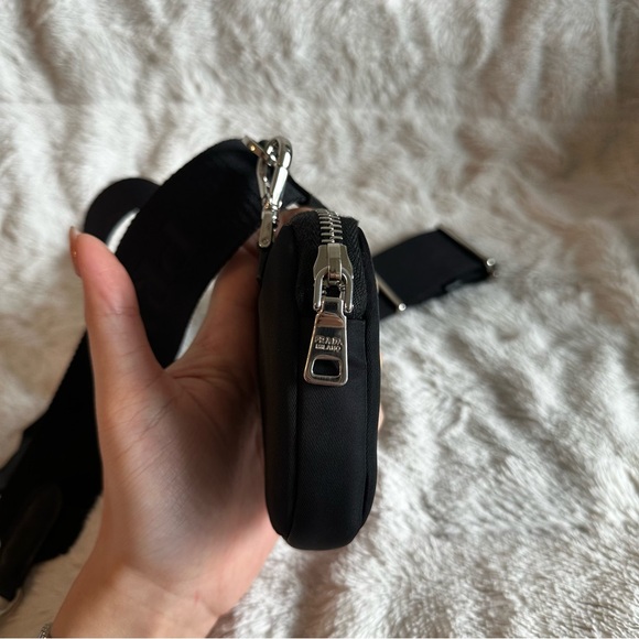 Prada re-edition strap pouch - Picture 7 of 11
